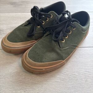 Quiksilver Size 7.5 Dark Green Suede Low Top Skate Sneakers Gum Rubber Sole mens
